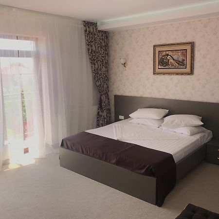 Hotel Geani à Năvodari Extérieur photo