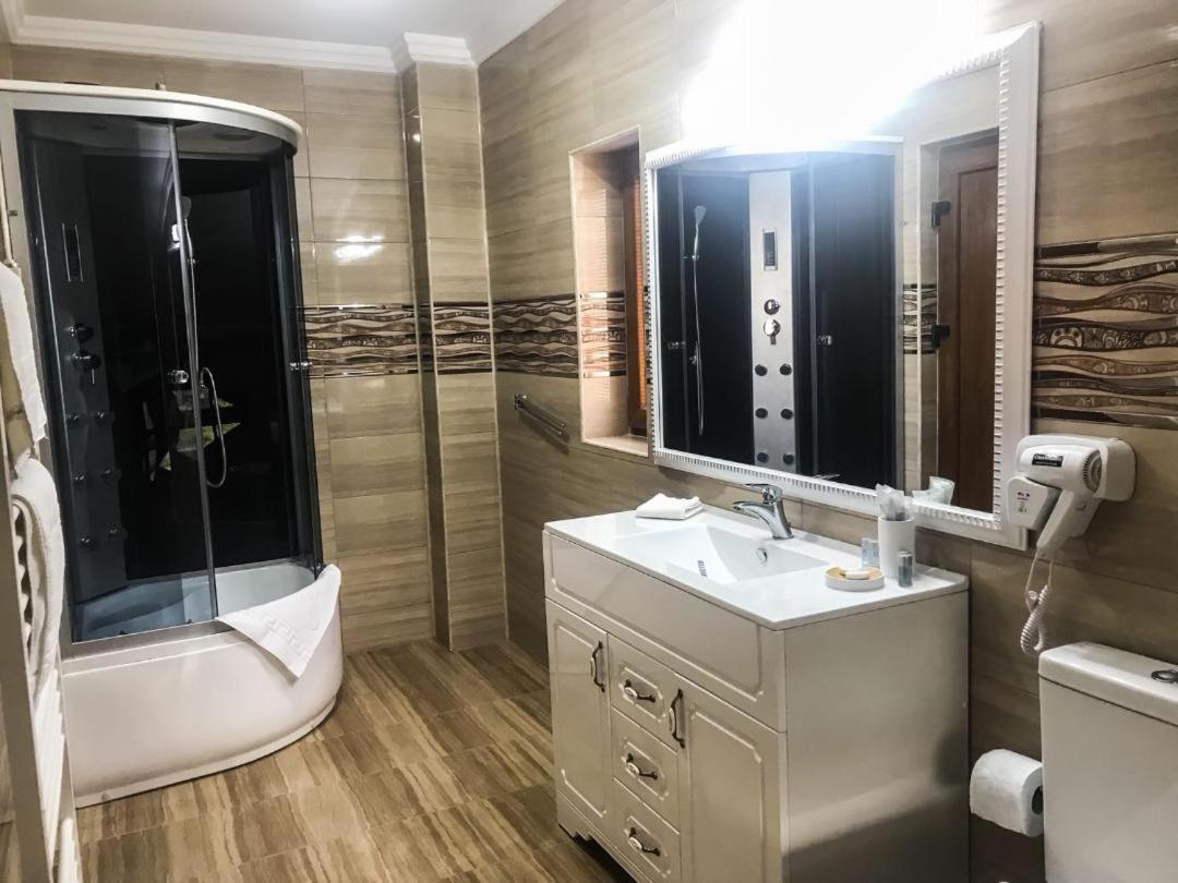 Hotel Geani à Năvodari Extérieur photo
