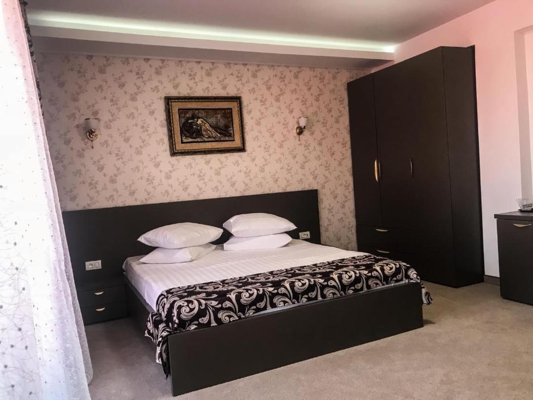 Hotel Geani à Năvodari Extérieur photo
