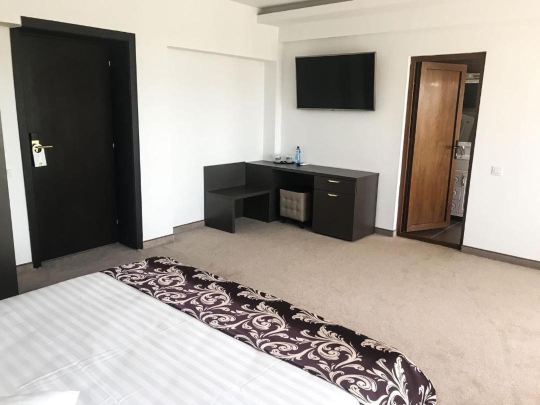 Hotel Geani à Năvodari Extérieur photo