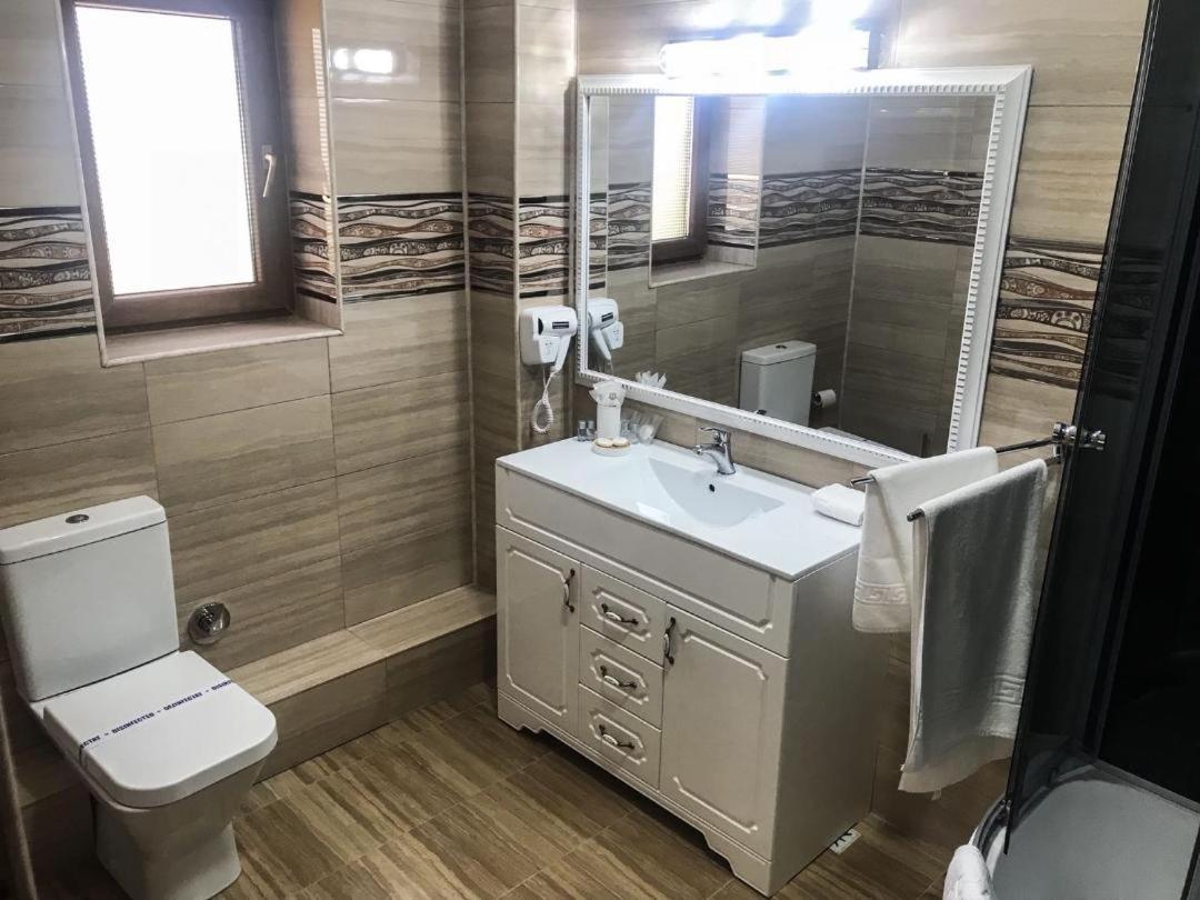Hotel Geani à Năvodari Extérieur photo