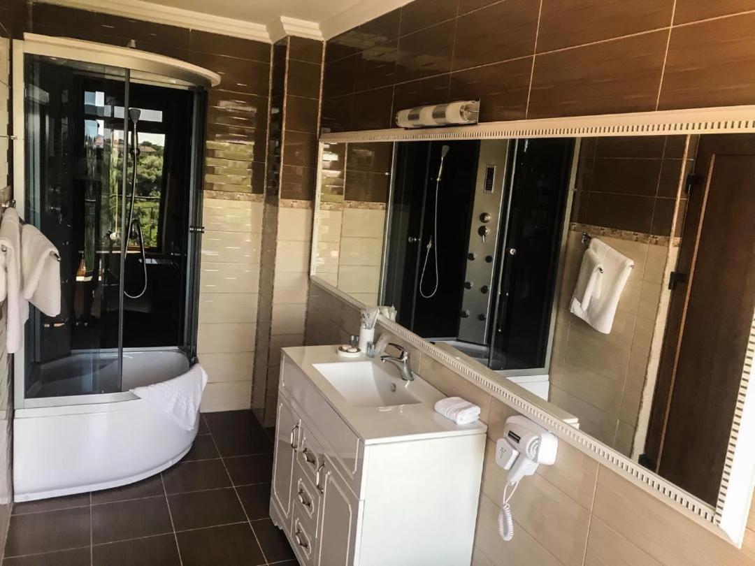 Hotel Geani à Năvodari Extérieur photo